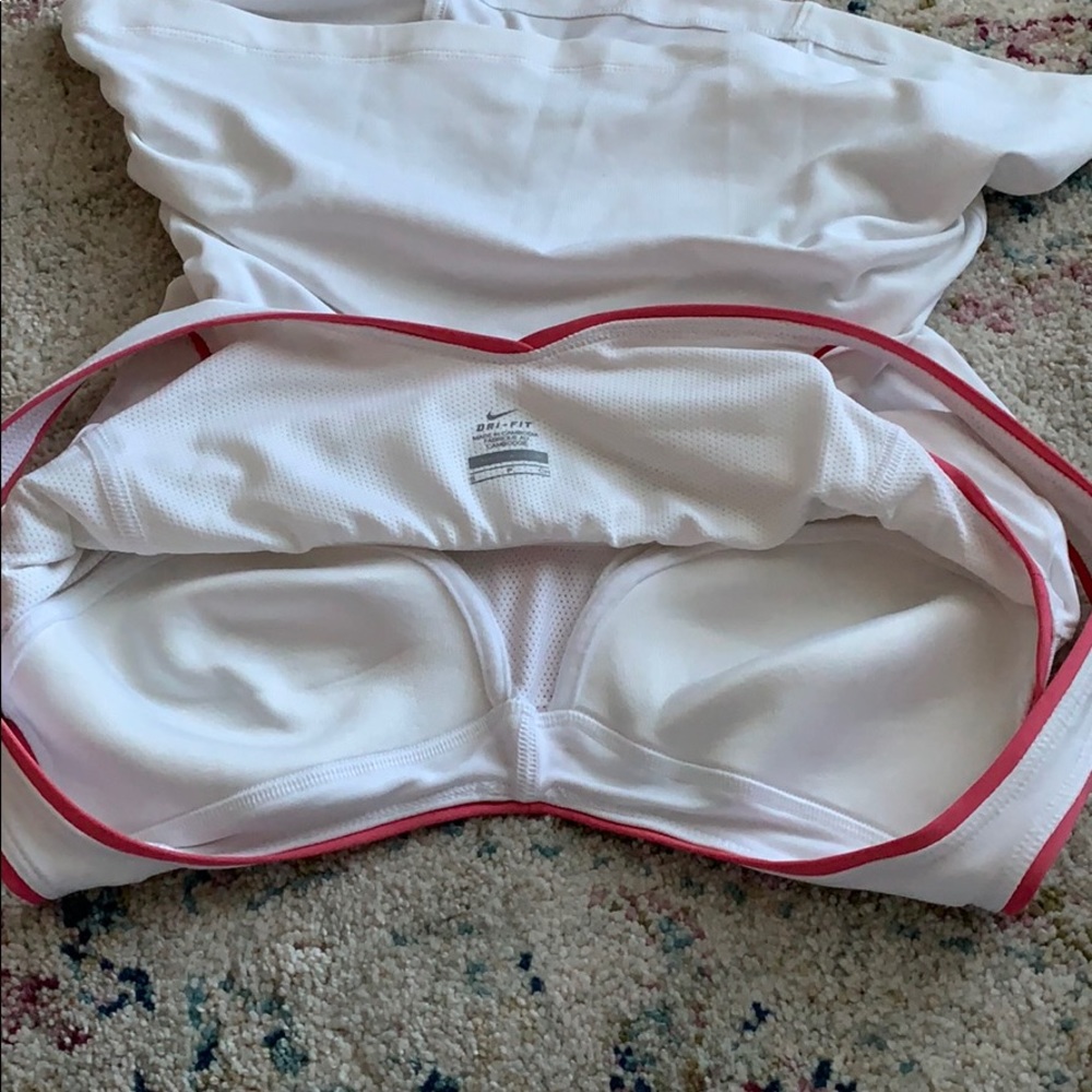 Nike workout top - Picture 2 of 3